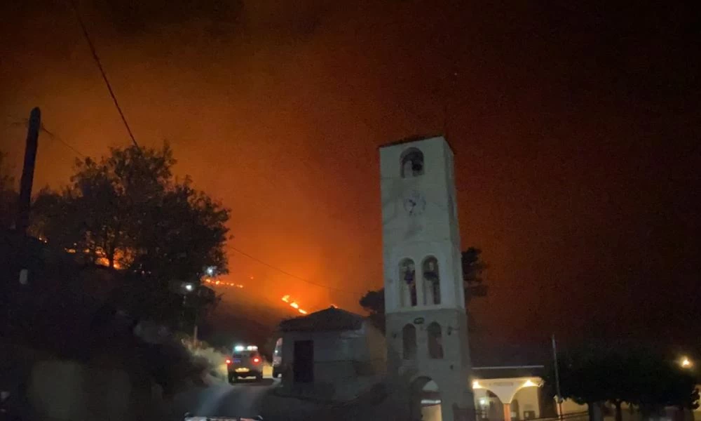 Φωτιά στην Φωκίδα: 7 σπίτια έγιναν στάχτη στην Τολοφώνα